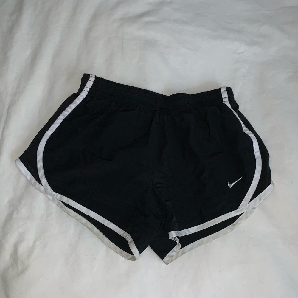Black Nike shorts (kid)